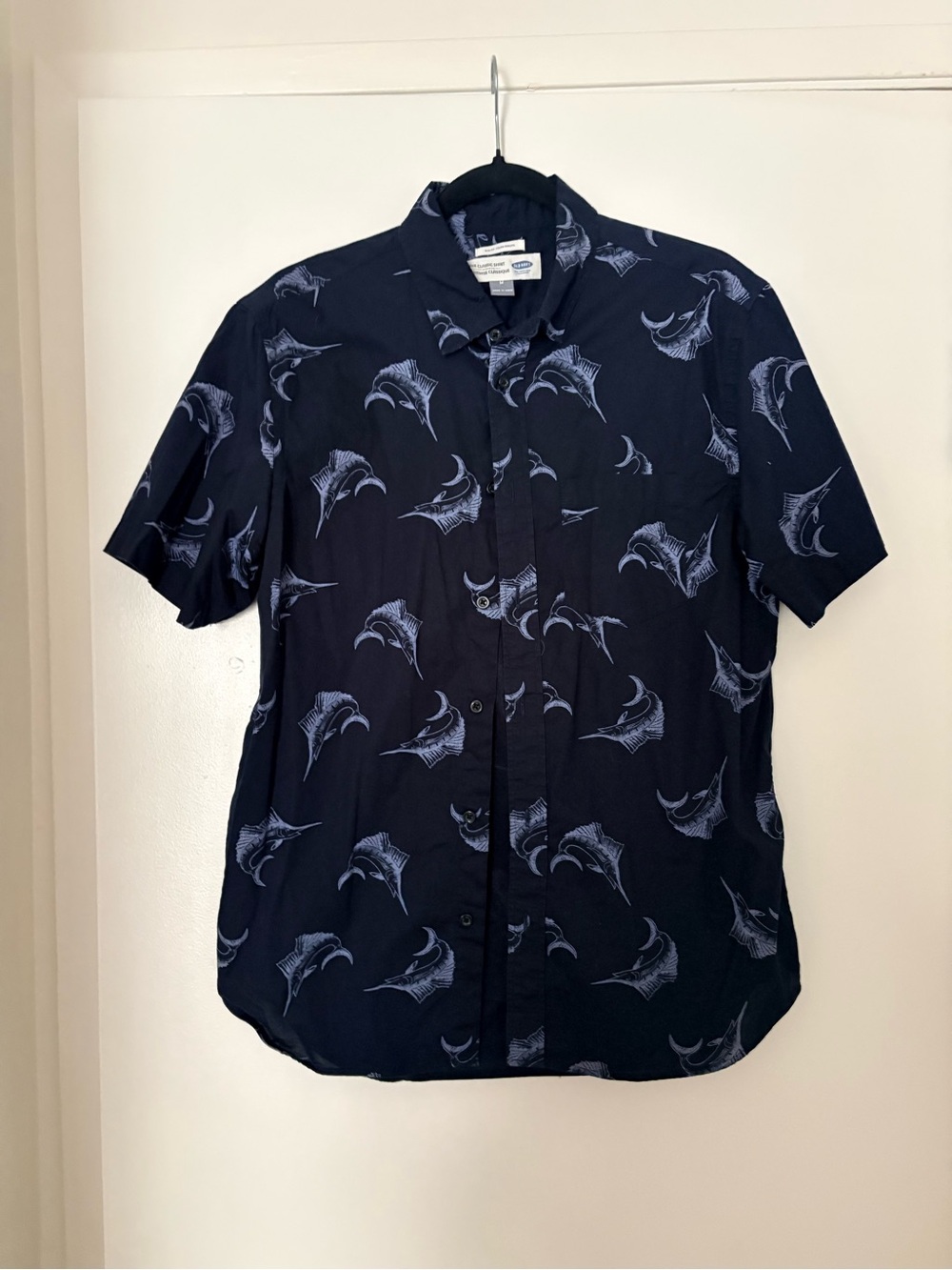 Old Navy Navy Short-Sleeve Button-Down Shirt with Light Blue Marlin Print